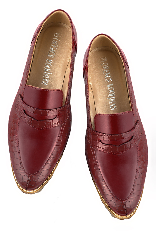 Burgundy red women's casual loafers. Round toe. Flat rubber soles. Top view - Florence KOOIJMAN